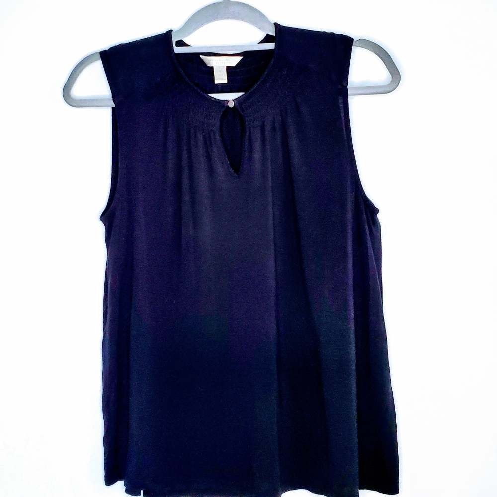 Banana Republic sleeveless Black top,ruched detail in front  S